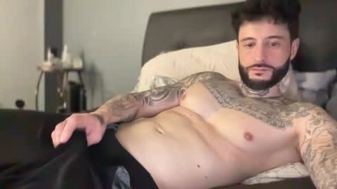 Snapshot of cicigetthe85 chatting on February 3, 3:37 am cicigetthe85 online show from February 3, 3:37 am