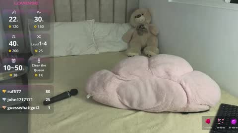 Mia online show from February 28, 3:51 am