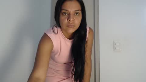 Snapshot of cielonoir04 chatting on May 18, 9:09 pm Cielo Noir online show from May 18, 9:09 pm