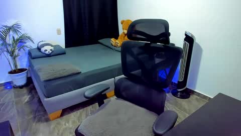 Luna and Sebas  online show from September 16, 12:00 am