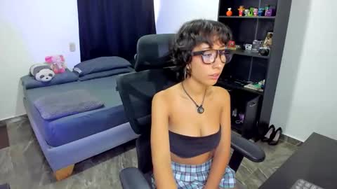 Snapshot of cinamon_kingdom chatting on May 23, 9:08 pm Luna and Sebas online show from May 23, 9:08 pm