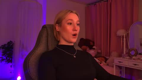 Snapshot of cinbellamy chatting on February 6, 5:34 am Cin Bellamy online show from February 6, 5:34 am