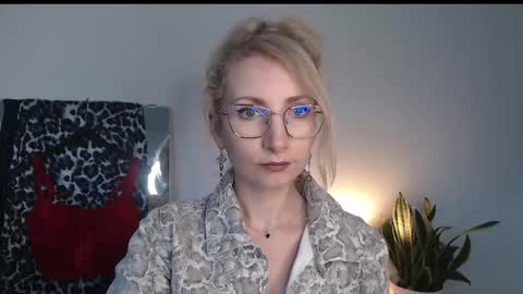 Cinderella online show from April 7, 5:30 am