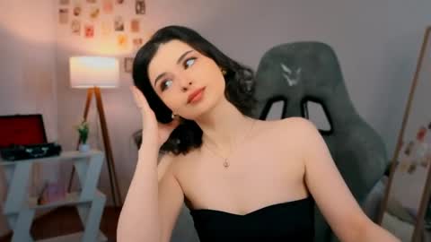 Snapshot of cindyclub_ chatting on May 11, 3:23 am Rebbeka online show from May 11, 3:23 am