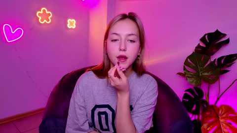 cindylovesmith online show from March 17, 3:22 am