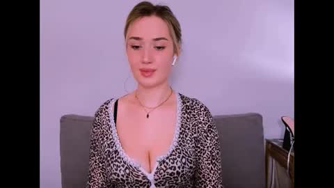 Snapshot of cindyprettywomen chatting on April 23, 5:37 pm cindyprettywomen online show from April 23, 5:37 pm