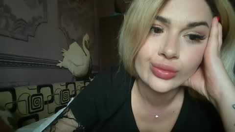 GreenKarina online show from April 23, 10:14 am