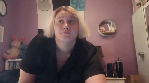 Snapshot of cinnaburwood chatting on December 7, 5:59 am Cinna online show from December 7, 5:59 am