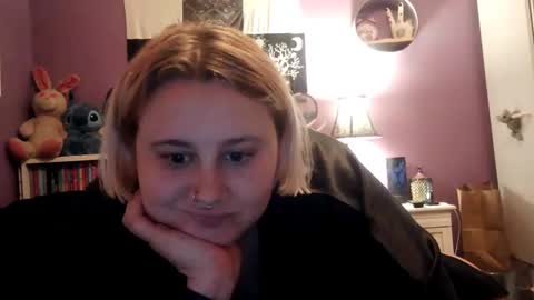 Snapshot of cinnaburwood chatting on December 9, 7:50 am Cinna online show from December 9, 7:50 am