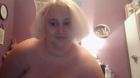 Snapshot of cinnaburwood chatting on December 11, 11:30 am Cinna online show from December 11, 11:30 am