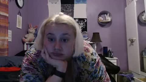 Snapshot of cinnaburwood chatting on December 19, 2:57 pm Cinna online show from December 19, 2:57 pm