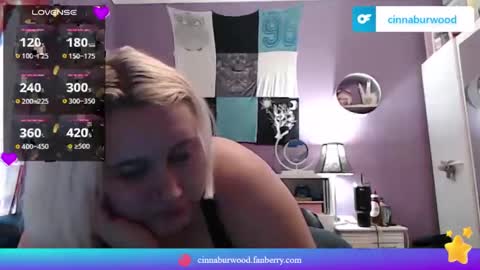 Snapshot of cinnaburwood chatting on January 16, 3:45 am Cinna online show from January 16, 3:45 am