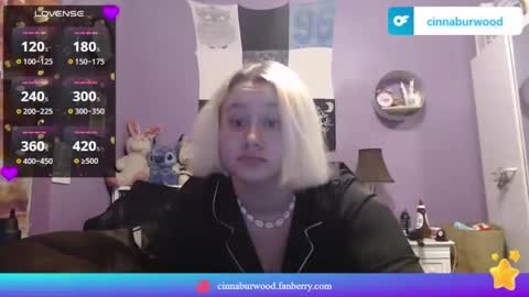 Snapshot of cinnaburwood chatting on February 15, 3:28 pm Cinna online show from February 15, 3:28 pm