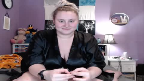 Snapshot of cinnaburwood chatting on November 11, 10:04 am Cinna online show from November 11, 10:04 am