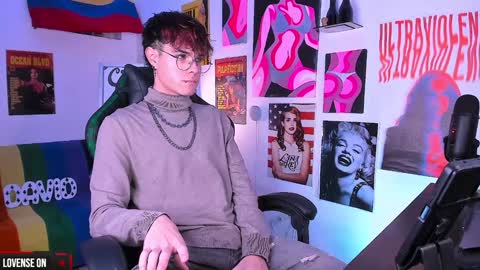 Snapshot of cinnamon_boyxxx chatting on December 29, 4:59 am David     Independent Model online show from December 29, 4:59 am