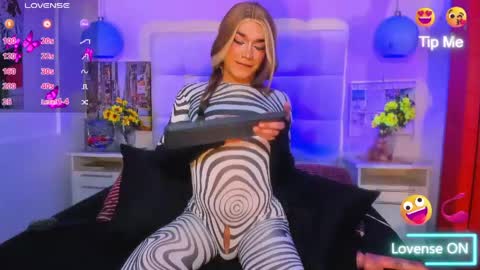 cinthya_walker1 online show from April 14, 3:40 pm