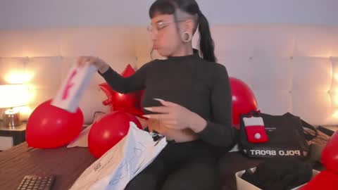 Cintya online show from February 18, 9:20 pm