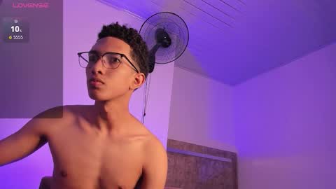 cj_davis1 online show from September 14, 12:37 pm