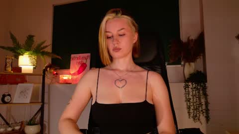 Snapshot of clairemathis chatting on July 28, 8:52 pm Claire online show from July 28, 8:52 pm