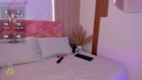 clairemillerx online show from April 22, 11:39 pm