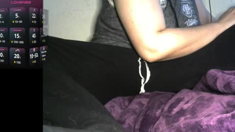 Snapshot of clamslamm11 chatting on November 2, 9:17 pm clamslamm11 online show from November 2, 9:17 pm