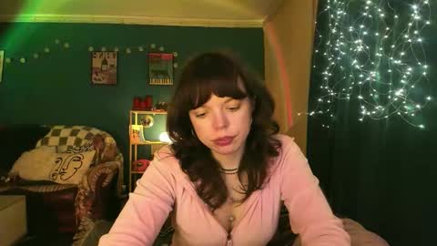 Snapshot of clancyosbourne chatting on February 24, 7:01 pm Clancy online show from February 24, 7:01 pm