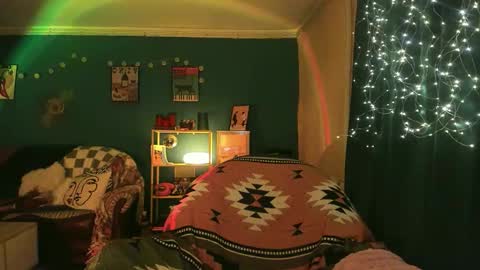 Snapshot of clancyosbourne chatting on February 25, 7:01 pm Clancy online show from February 25, 7:01 pm