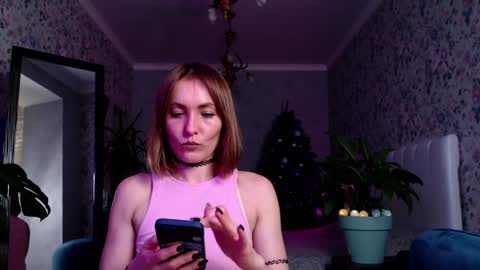 Snapshot of clara_bendover chatting on December 17, 7:15 pm Clara online show from December 17, 7:15 pm