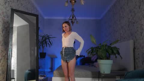 Snapshot of clara_bendover chatting on October 25, 5:19 pm Clara online show from October 25, 5:19 pm