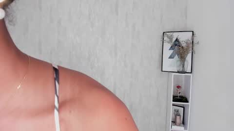Snapshot of clara_tenssio chatting on January 5, 6:02 am Clara online show from January 5, 6:02 am