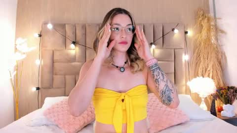 Snapshot of claradelmar_ chatting on April 24, 9:56 am Clara del mar online show from April 24, 9:56 am
