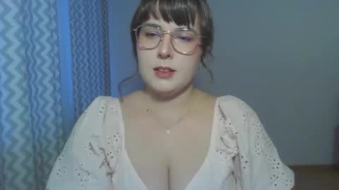 Snapshot of claralovely chatting on June 10, 5:56 pm Clara online show from June 10, 5:56 pm