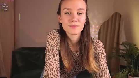 Snapshot of clare_ff chatting on October 2, 1:40 pm Claire online show from October 2, 1:40 pm