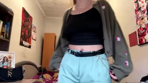 Snapshot of clarinegillmer chatting on February 26, 1:43 pm Karolina online show from February 26, 1:43 pm