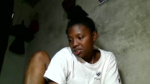 Snapshot of clarisse98 chatting on May 8, 8:19 am clarisse98 online show from May 8, 8:19 am
