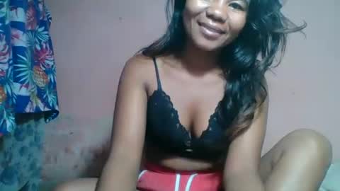 Snapshot of clarissezz chatting on May 12, 11:46 pm clarissezz online show from May 12, 11:46 pm