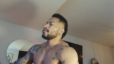 Snapshot of clark_strong chatting on February 5, 8:35 pm clark_strong online show from February 5, 8:35 pm