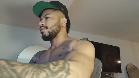 Snapshot of clark_strong chatting on February 28, 10:05 am clark_strong online show from February 28, 10:05 am