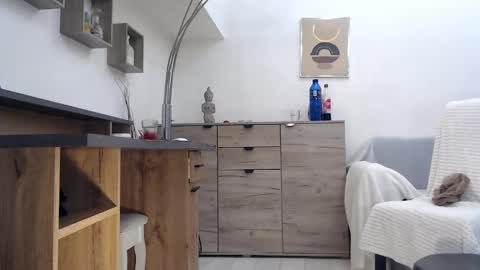 Snapshot of classy_medeeea chatting on January 3, 5:17 am Deea xxx online show from January 3, 5:17 am