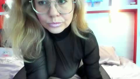 Snapshot of classylady666 chatting on June 10, 12:37 pm Valery online show from June 10, 12:37 pm