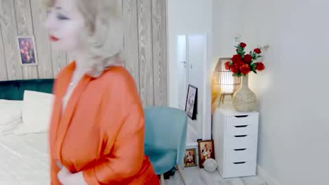 Classy Tinna online show from March 19, 7:45 am