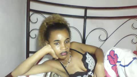 Snapshot of claudiannah chatting on April 19, 8:02 am claudianne online show from April 19, 8:02 am