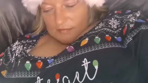 Snapshot of claudineddd chatting on December 25, 3:50 am ClaudineDDD online show from December 25, 3:50 am