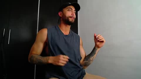 Snapshot of claybrown_ chatting on June 6, 12:21 pm Clay online show from June 6, 12:21 pm
