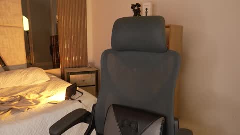 Cleo Adams online show from December 3, 4:42 am