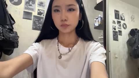 Lili online show from March 17, 10:40 am