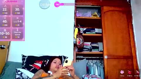 Snapshot of cleo_05 chatting on February 20, 5:23 am cleo_05 online show from February 20, 5:23 am