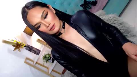 Cleo online show from December 2, 1:33 am