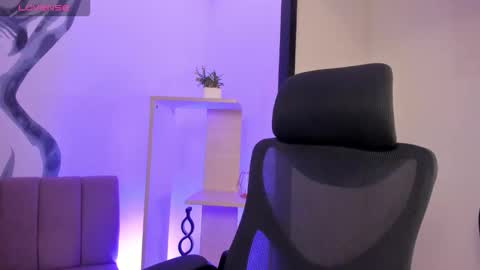 cleowhite_ online show from January 6, 9:50 pm