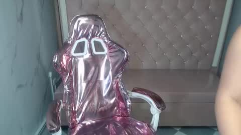 Clhoe online show from February 12, 8:04 pm